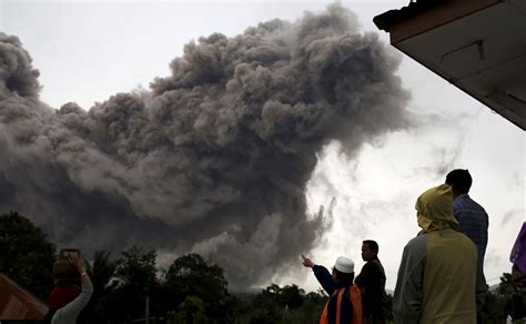 Indonesia's Mount Sinabung volcano erupts, thousands moved to refugee camps