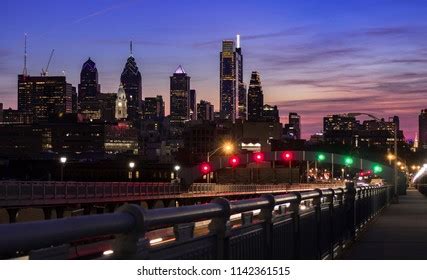 Philadelphia Skyline Sunset Stock Photo 1142361515 | Shutterstock