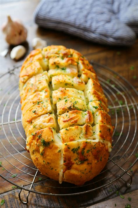 Cheesy Pull-Apart Garlic Bread – The Comfort of Cooking