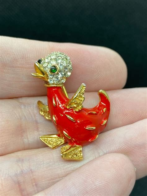 Vintage duck duckling pin - Gem