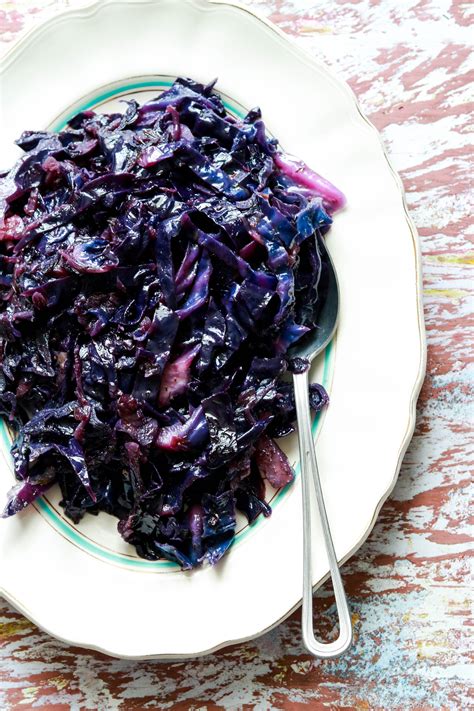 Braised Purple Cabbage with Dill and Garlic - SugarLoveSpices