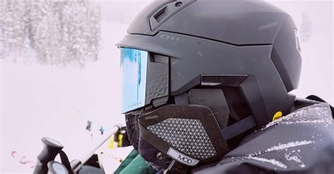 Full-Face Snowboard Helmets Review - Drift & Drop