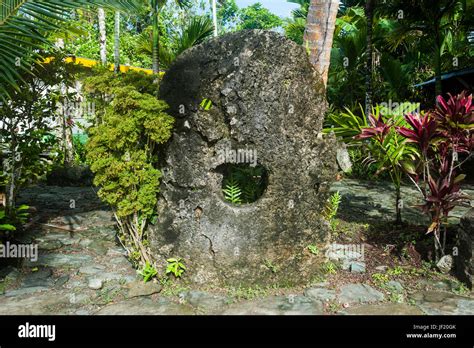 Stone money yap micronesia hi-res stock photography and images - Alamy