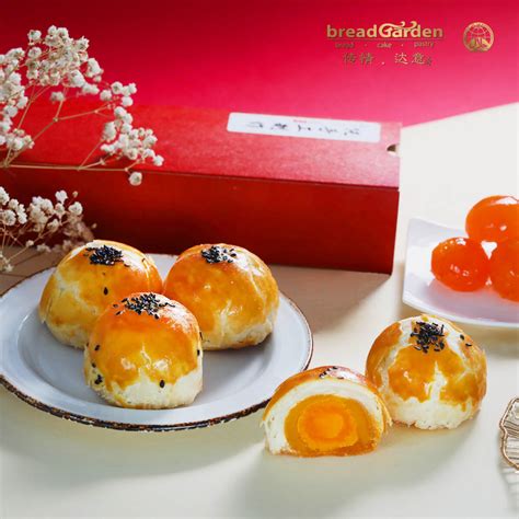 Yolk Pastry Set (box of 4)