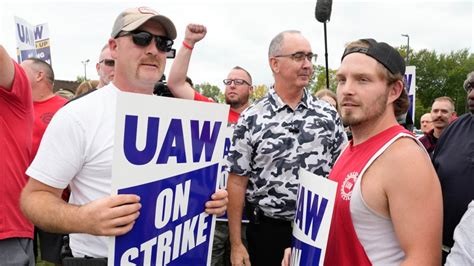 The Strike Is Working: The UAW Just Scored a Major Concession – Mother Jones