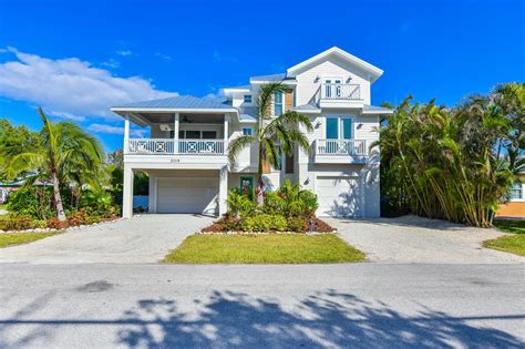 Atlantis Beach House - Vacation Rental in Bradenton Beach,Florida | AMI ...