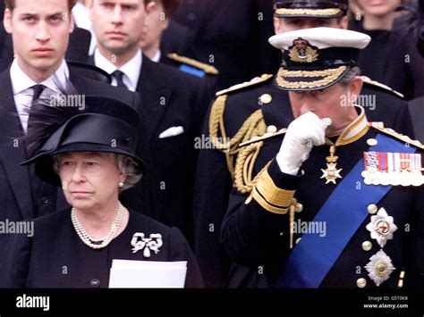 Queen Mother Funeral / Queen Elizabeth II & Prince Charles Stock Photo - Alamy