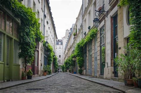 Le Marais: Explore Old Paris with a Local Host | GetYourGuide