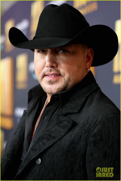 Jason Aldean Walks ACM Award 2022 Carpet with Wife Brittany: Photo ...