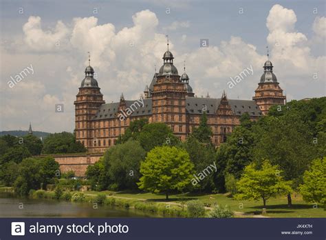 Germany, Bavaria, Aschaffenburg, Schloss Johannisburg castle and Main River Stock Photo - Alamy