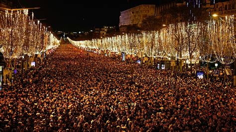 Paris revellers to ring in the New Year footloose and car free