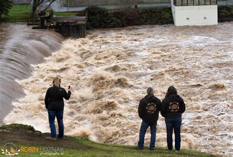 Robin Loznak Photography: Flooding in Oregon