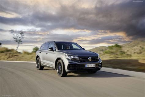 2024 Volkswagen Touareg R eHybrid - Stunning HD Photos, Videos, Specs ...