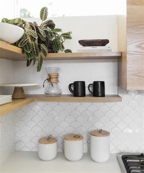 11 types of white kitchen splashback tiles: Best white tiles for your ...