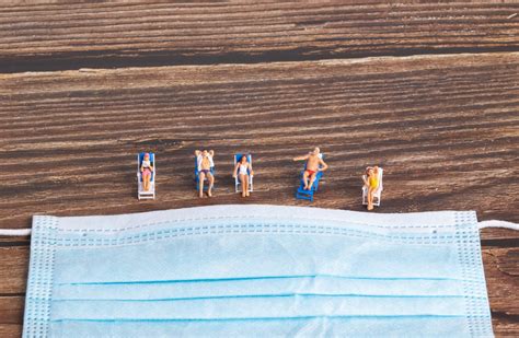 Miniature people relaxing around the coffee cup - Creative Commons Bilder