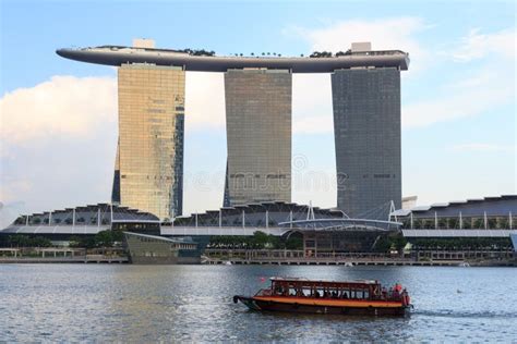 Boat and Marina Bay Sands Hotel, Singapore Editorial Image - Image of ...