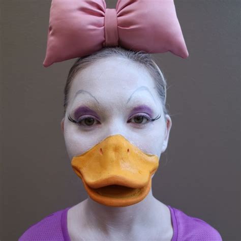 DIY Daisy Duck Costume | Daisy duck costume, Duck costumes, Daisy duck