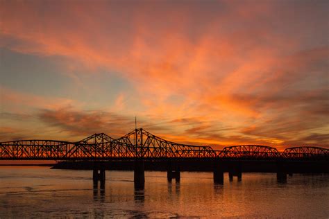 Mississippi River Bridge – Becky Harris Photography