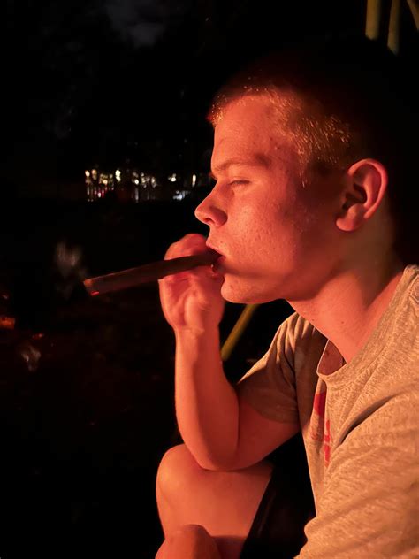 Andrew Tate sighted smoking signature cigar : r/PPAsubredit