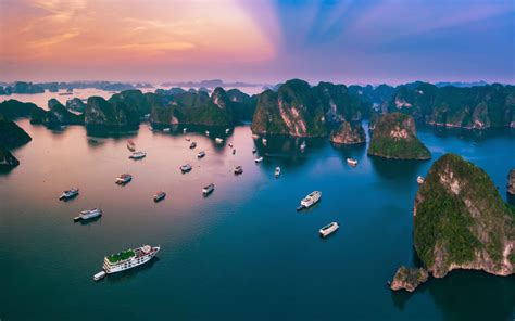 Hanoi - Halong Bay (or Lan Ha Bay) (Overnight on Cruise) - 4 Days 3 Nights