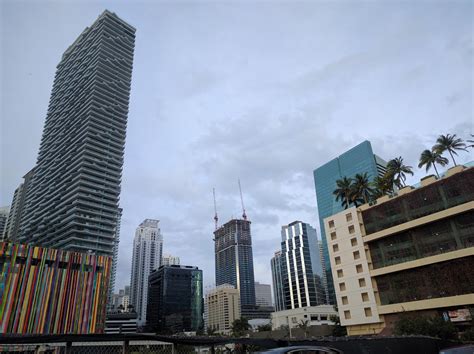 Panorama Tower Cranes Soar Above Miami's Skyline (Photo)