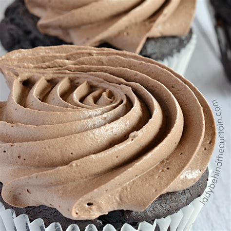 Fluffy Chocolate Whipped Cream Frosting