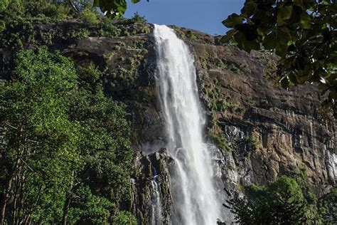 Diyaluma Falls | Attractions in Sri lanka