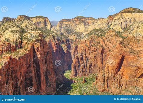 Mountains in Zion National Park in Utah Stock Image - Image of park, hole: 174188005