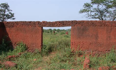 Pictures Of The Great Wall Of Benin : Great Wall Of Benin Paradox ...