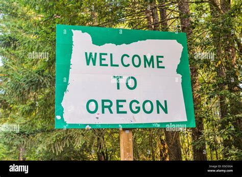 Welcome To Oregon sign Stock Photo - Alamy