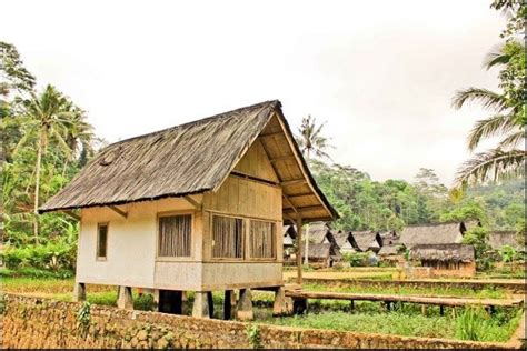 rumah adat sunda adalah Adat kampung sunda sederhana pedesaan parahu ...