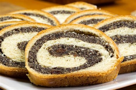 Makowiec (Polish Poppy Seed Cake) // Spoonfuls of Spice. | Cake roll, Poppy seed cake, Sweet bread