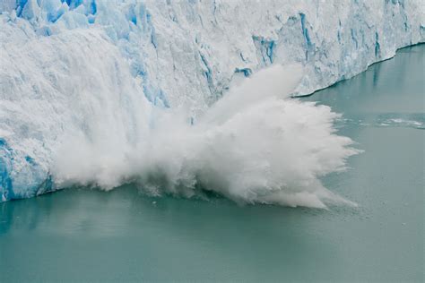 Fichier:Perito Moreno Glacier ice fall.jpg — Wikipédia