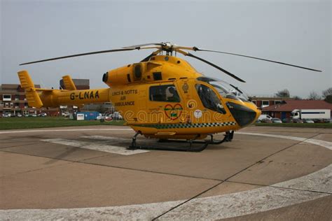 Air Ambulance Helicopter Ob Hospital Landing Pad Editorial Image - Image of aircraft, landing ...