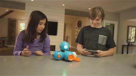 Dash and Dot - ROBOTS: Your Guide to the World of Robotics