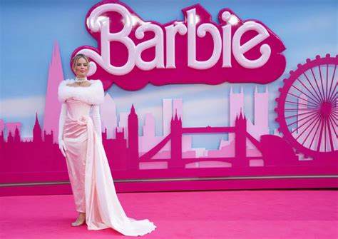 Barbie brings her pink party to Golden Globes, Entertainment News - AsiaOne