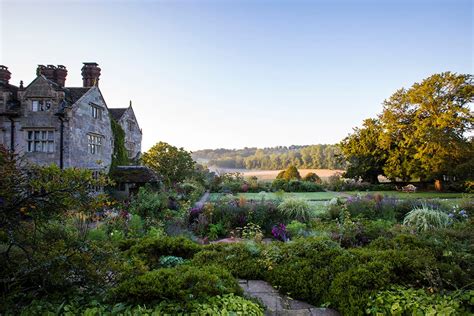 10 iconic English gardens to visit - The English Garden