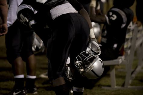 Sports medicine stats: College athletes hiding concussion symptoms | Dr ...