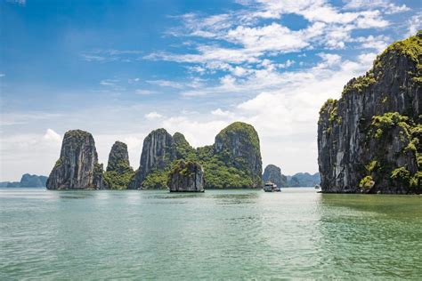 Halong Bay Cruise Tour from Hanoi | Vietnam Travel 2021/22