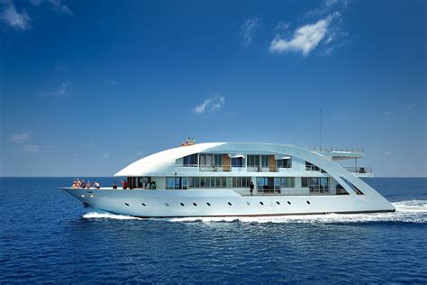 Uncover the Beauty of the Maldives on a Yacht Cruise across Paradise ...