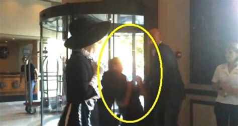 Lady Gagas bodyguard hits a fan OMG - Videos - Metatube