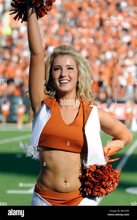 Cheerleaders oklahoma state cowboys hi-res stock photography and images ...