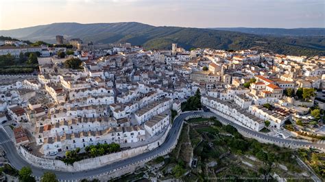 Panoramica aerea del centro storico di Monte Sant'Angelo