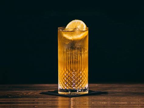 How to Make a Whiskey Highball Recipe | Man of Many