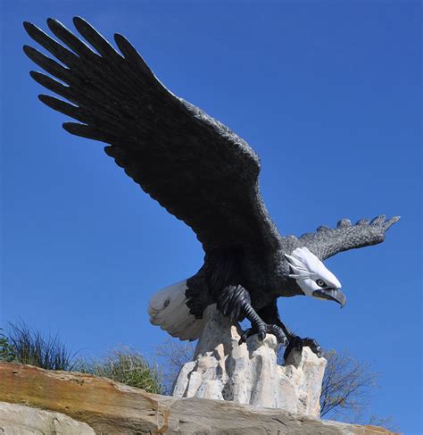 Eagle Statues | RoadsideArchitecture.com