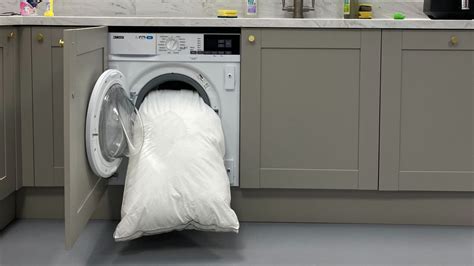 Can you wash pillows in the washing machine? The experts weigh in ...