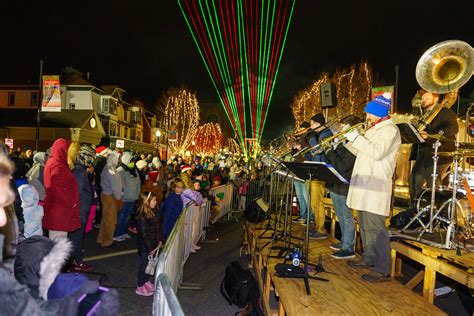 Tree Lighting and Santa Arrival in Ephrata - George Sheldon