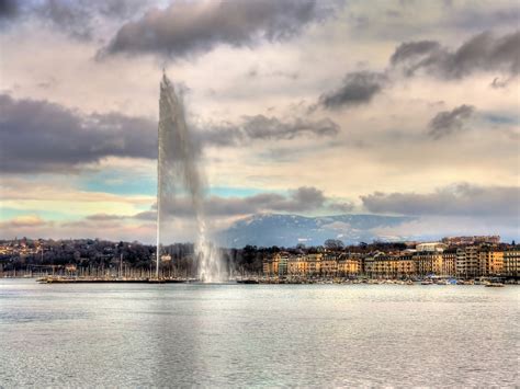 Geneva Switzerland Jet d'Eau Fountain | WorldStrides