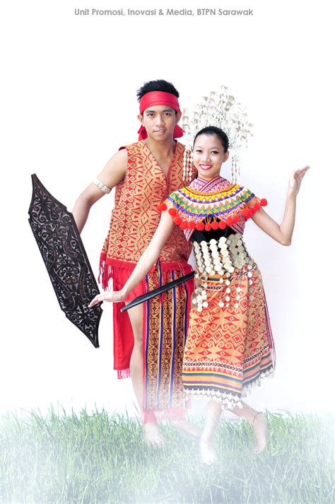 Pakaian Tradisional Kaum Iban Kartun Pakaian Adat Dayak Laki | The Best ...