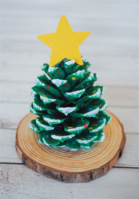 Super Easy Pinecone Christmas Tree Craft - DIY Christmas Tree Crafts | Christmas crafts, Easy ...